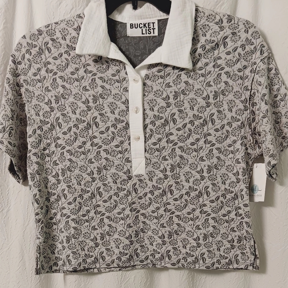 NWT BUCKETLIST Contrast Collar Floral Textured Crop Polo Top Size S